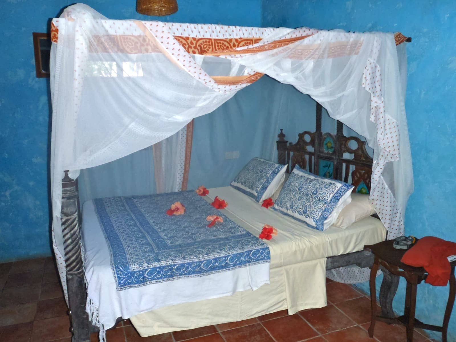 Double bed with white and blue linen