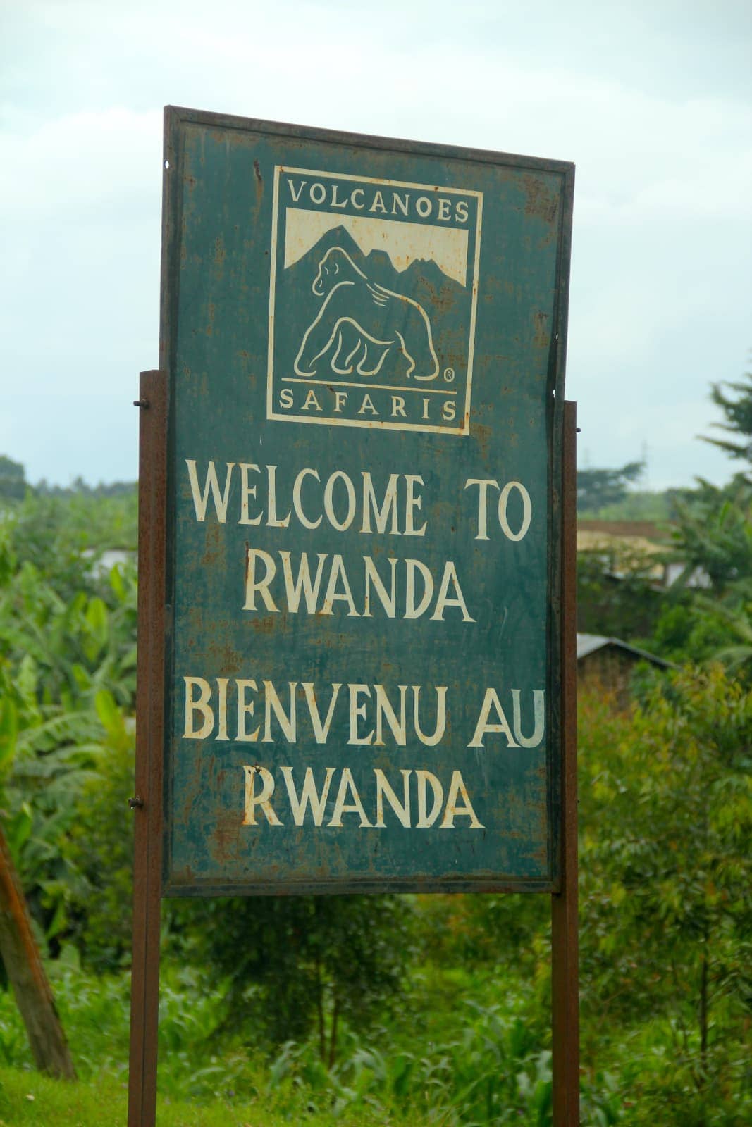 Green sign welcoming visitors to Rwanda