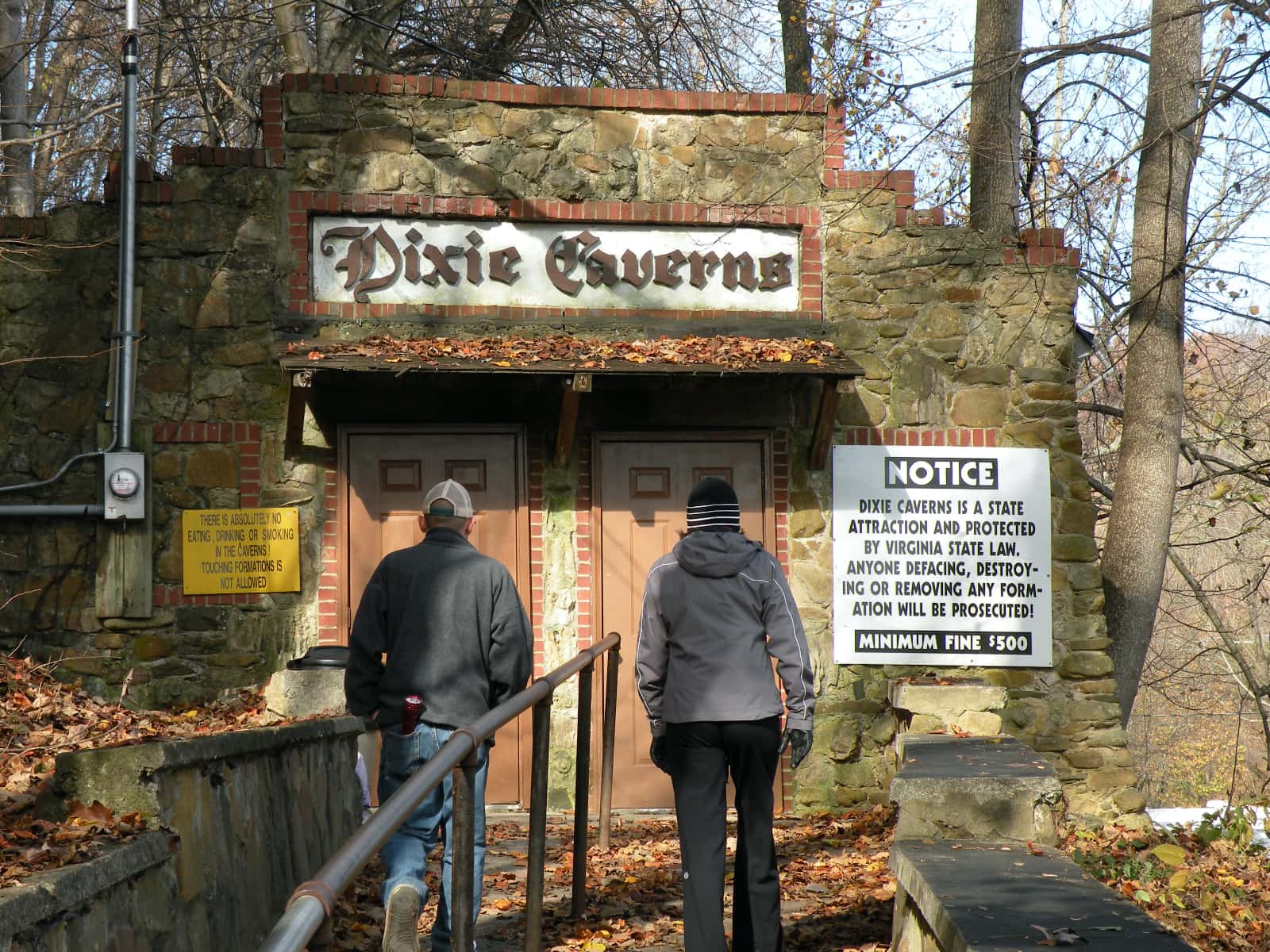 Two people walking towards entrance of Dixie Caverns
